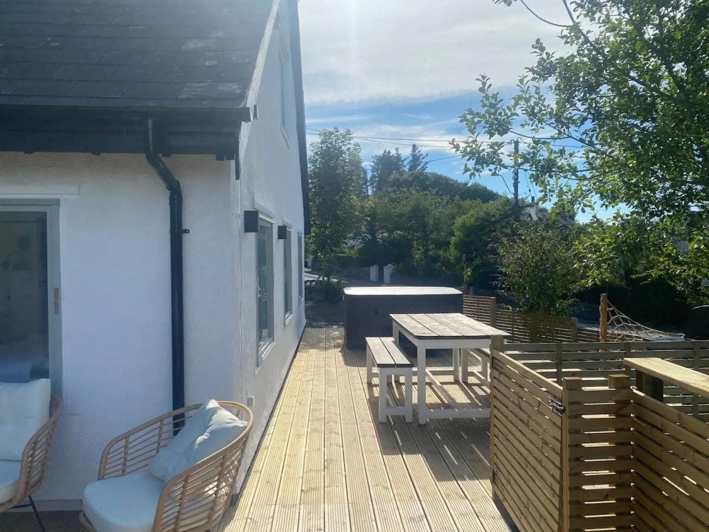 Starboard Cottage for 10 guests image 3